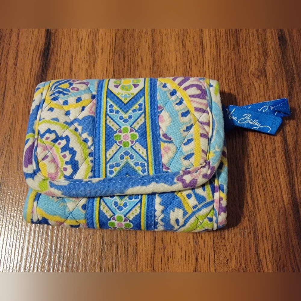 Vera Bradley Expandable Wallet - Capri Blue Pattern